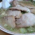 江ちゃんラーメン - どう？チャーシュー♪