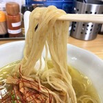 魔界ラーメン 月光 - 麺のアップ