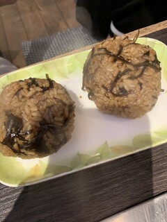 Wakitaya - 焼きおにぎり  実際焼いてないから自分で網で焼かないとダメみたい  でもそのまま食べてた次女（笑）