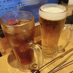 Yakiniku Raiku - ウーロン茶と生ビール(ジョッキ)