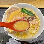 超純水採麺 天国屋 - 飛び魚煮干しと伊吹煮干しの旨味たっぷりで、とても美味しいスープ