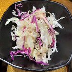 ハンバーグ専門店 松屋精肉店 - キャベツのサラダはおかわり可能