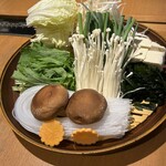 木曽路 上本町店 - 2人前。わかめと水菜が美味しい。綺麗な緑色