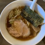 荻窪らーめん栄龍軒 - 醤油ラーメン(魚介系のスープが美味い)