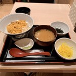 尾崎幸隆 丼 - 勝手丼(どうぞ召し上がれ)