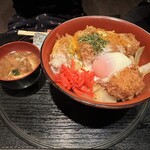 食事処 まるはち - 三元豚ロースカツ丼　大盛り