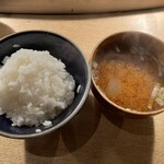 挽肉と米 - ご飯とお味噌汁