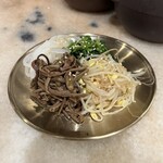 赤坂韓国料理・焼肉 兄夫食堂 - ナムルセット