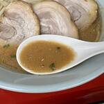 くるまやラーメン - 「味噌チャーシューメン」のスープ
      2023年8月19日
