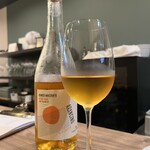 CALAMARI - オレンジワイン。軽やかで飲みやすいのでさっぱりしたアラカルトやパスタに合います。