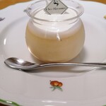 シェ・レカミエ - ふんわりプリンはスフレのような食感でした♪