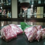 ムーンシャイン - チンタセネーゼ豚のサラミ・・。