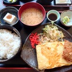 なにわ酒房 - なにわ定食(この日のだし巻きは『つくね』)