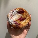 ブーランジェリー・ジャンゴ - 季節のデニッシュ すもも