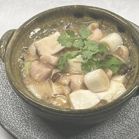 鶏肉と豆腐の鹹魚（ハムユイ）土鍋煮込み