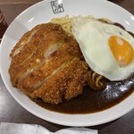 からめ亭 - デラチキン玉子抜きに目玉焼き乗せ