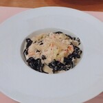 Antica osteria BACIO - ランチのパスタ(ずわい蟹·キャベツ·クリームソース イカスミタリアテッレ)