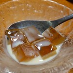 母屋食堂　一炭もんめ - サービスのゼリー、練乳がけ