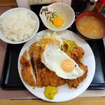 ランチハウス ミトヤ - Ｇセット（大盛）、生玉子1,050円（チキンカツ＆カニコロッケ＆目玉焼）