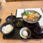 どん亭 - 牛すき鍋膳(肉の量は、普通)