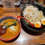 三田製麺所 - 灼熱カレーつけ麺+野菜玉子