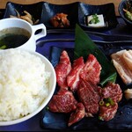 炭火焼肉 新羅 - 満腹ランチ　カルビ、ハラミ、豚、鶏