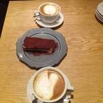 ウォルプタス 東京駅グランルーフ店 - ティラミス、カフェラテ