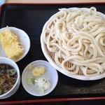 Tamura Seimenjo - 手打ちうどん550円とトッピングのかしわ天