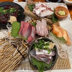 ふくろうの森 - 刺し盛り 馬刺しも付きます