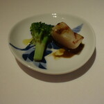 リストランテ カノフィーロ - ホタテとブロッコリーのソテー魚醤のソース