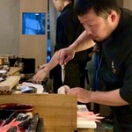 Yakitori Taka - 兵庫高坂鶏丸鶏を捌くステージからスタート