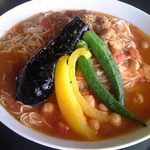 カレー屋 香助 - エビとトマトとひよこ豆の冷やしカレーそうめん アップ♪