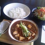 カレー屋 香助 - カレー風味の麻婆豆腐 & パリパリキャベツサラダ