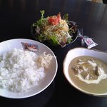 カレー屋 香助 - カルダモンチキンカレー & パリパリキャベツサラダ