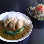 カレー屋 香助 - 揚げぎょうざカレー & パリパリキャベツサラダ