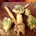 じゅうべえ - 山菜の天ぷら！じゅうべいは季節の山菜が食べられます！
