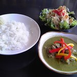 カレー屋 香助 - かき菜とココナツミルクのカレー & パリパリキャベツサラダ