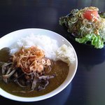 カレー屋 香助 - 揚げ野菜とイカの欧風カレー & パリパリキャベツサラダ