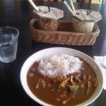 カレー屋 香助 - ５種のお豆のヘルシーカレー & 季節の野菜ピクルス