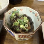 麺酒場 弁慶 - くじらのすじ煮込み