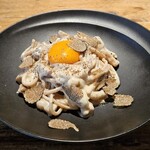 Cheese Tavern CASCINA - トリュフと熟成ベーコンのカルボナーラ ピアーヴェチーズ