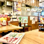 Nikujiru Gyouza No Dandadan - 店内清潔、スタッフはテキパキ気持ちのいいお店！