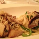 リストランテ・マッサ - 秋刀魚と万願寺唐辛子のキターラと、ポルチーニのタリオリーニ