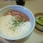 シロクマ食堂 - 牛トロとろろ丼・ハーフ（￥５００）2013.9.25