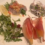 イル ルポーネ - 黒鯛のカルパッチョ、イワシのマリネ
            馬肉のカルパッチョ、赤肉メロンと生ハム