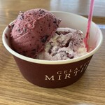 ミルティーロ - 左:ブルーベリー極、右:ブルーベリーチーズケーキ