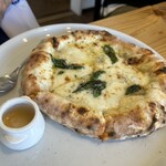 Pizzeria Pino Isola VESTA - クワトロフォルマッジ
