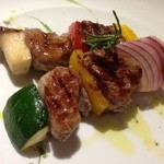 アルティスタ， - フランス産乳飲み仔牛と季節野菜の串焼き