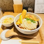 扇町うどん屋 あすろう - とり天と鯛ちくわ天と温玉ぶっかけ大盛1,250円　かやく小280円