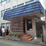 一番いちばん - 看板の無い外観ですが、最近は幟も出してないようです。